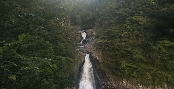 観光・レジャー 秋田県 法体の滝