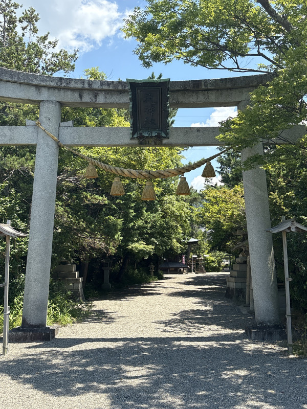 公園の横の神社｜滋賀県・東近江市の歴史・伝統の写真